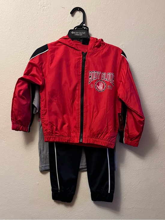 Body Glove Other - NWT Body Glove Activewear 3 pc Set (Jacket, Shirt, Pants) Size 4